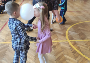 taniec z balonem