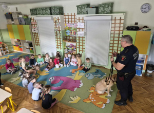 Straż Miejska- wizyta z psem